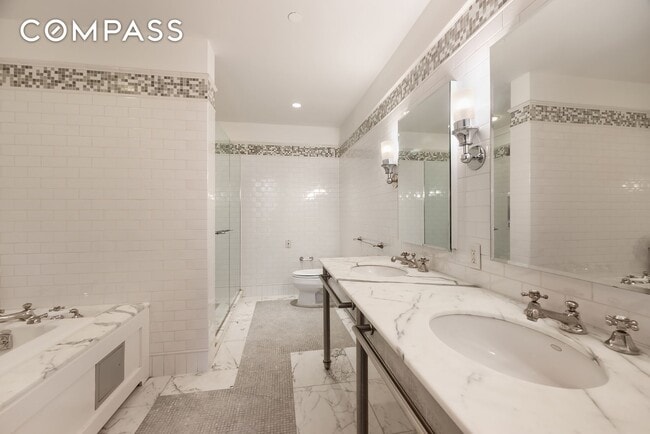 Building Photo - Extra Large Loft Condo in SoHo.