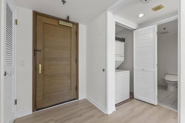 Building Photo - 1341 Kapiolani Blvd