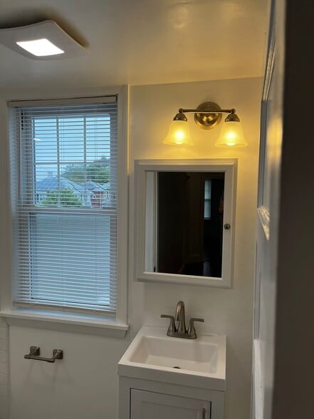 bathroom 2 - 279 E Squantum St