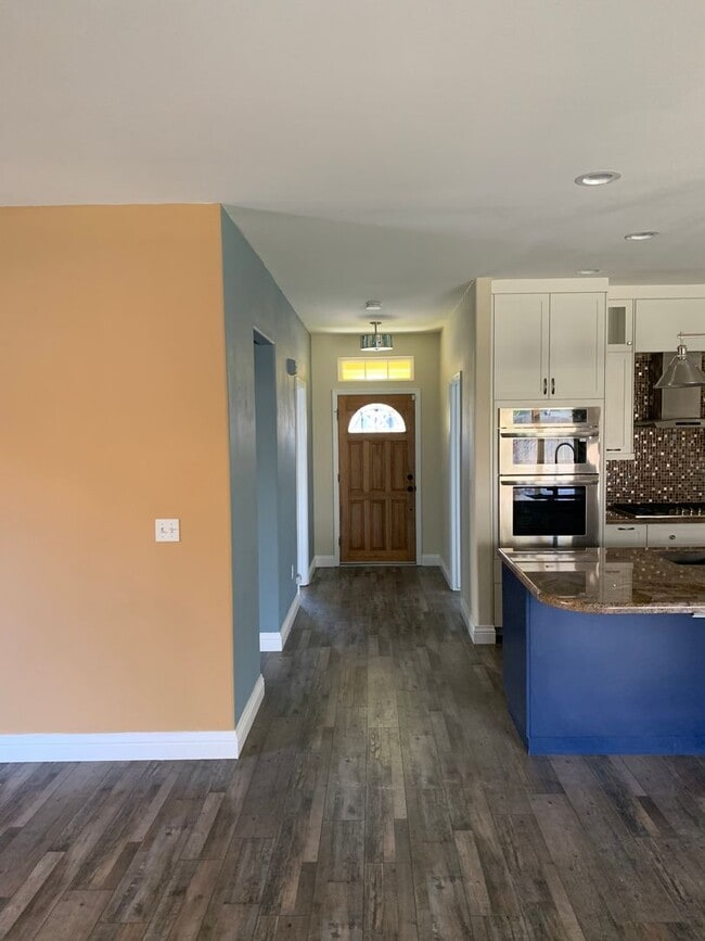 Building Photo - 1259 Mission Dr