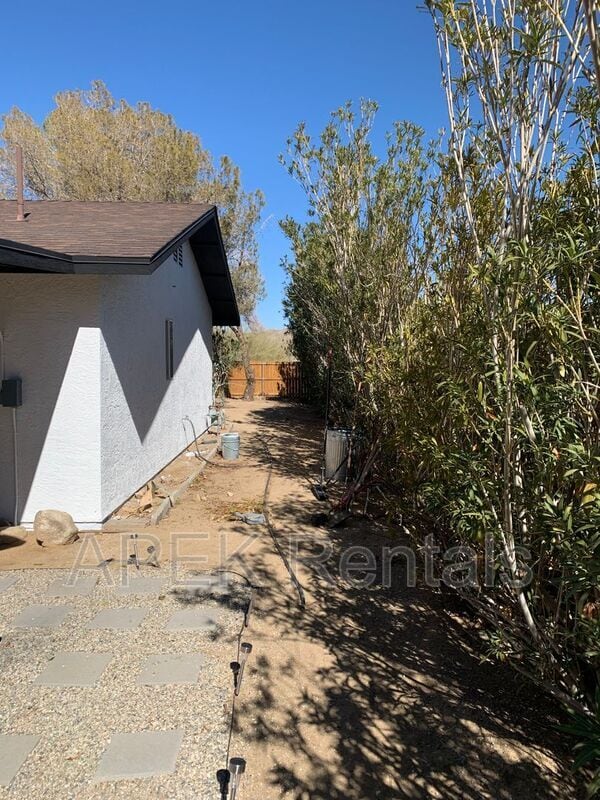 Building Photo - 61493 Desert Air Rd