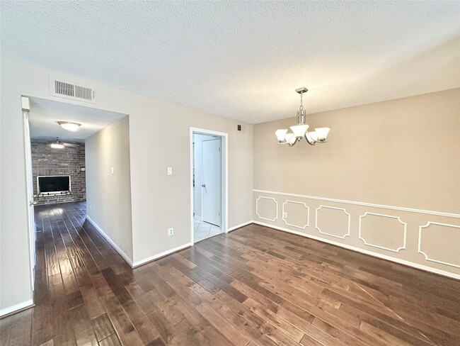 Building Photo - 10353 Briar Forest Dr