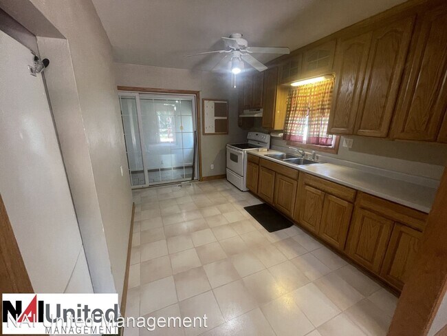 Building Photo - 3 br, 1 bath House - 2416 S Clinton