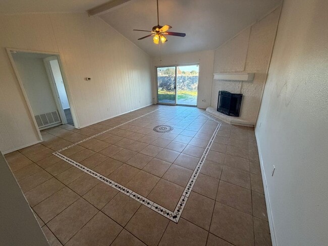 Building Photo - 2320 Montclair Cir