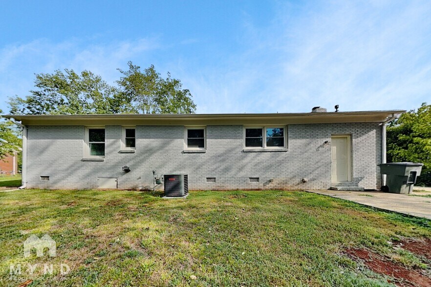 Building Photo - 547 Whitethorn Dr
