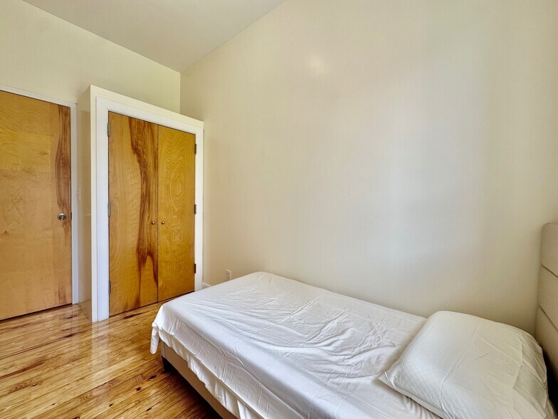 Building Photo - 309 W 111th St