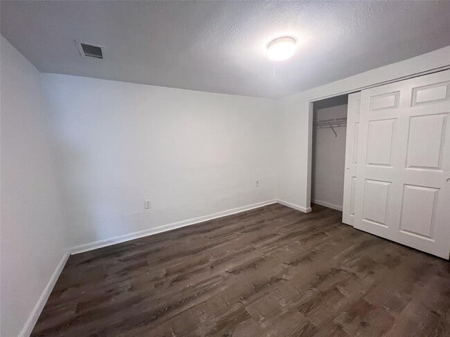 Building Photo - 3402 W Van Buren Dr