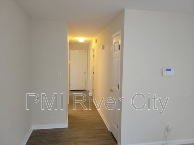 Building Photo - 1390 Old Middleburg Rd N