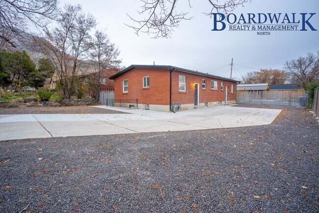 Building Photo - Newly Remodeled 3 Bedroom East of Harrison Blvd!