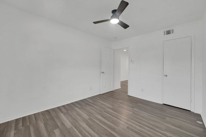 Building Photo - 4622 Bayview Dr