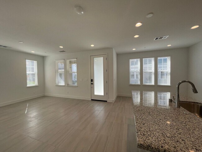 Building Photo - Newer home in Dunes Community