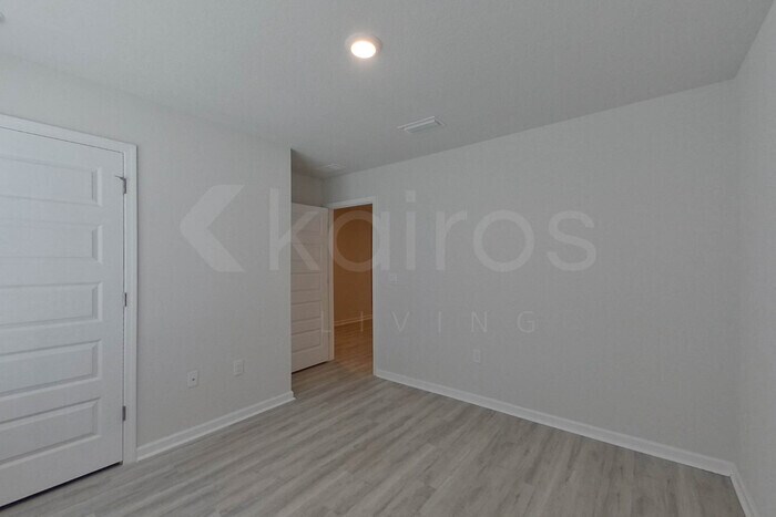 Building Photo - 393 Monarch Ln