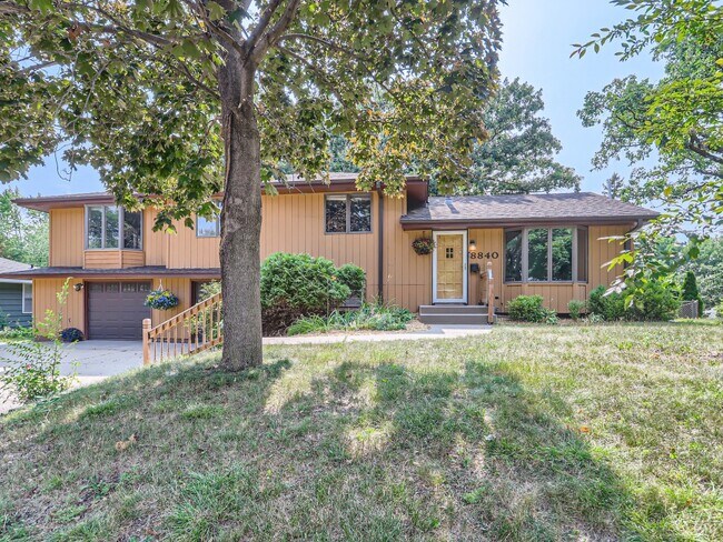 Building Photo - 8840 Morris Rd