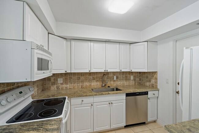 Building Photo - 630 Ocean Dr