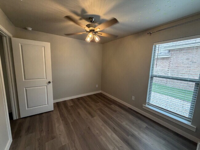 Building Photo - Wonderful 4/2 In Bell Farms!
