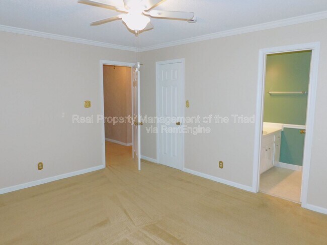 Building Photo - 2418 Cottage Pl