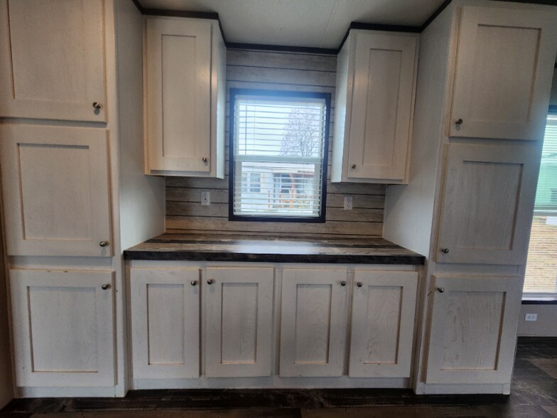 Building Photo - 1269 N Adkins Hill Rd