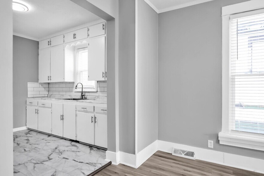 Building Photo - 3860 Dodge St