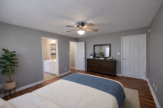 Building Photo - $1795 - 3 Beds 2 Baths + Bonus Room