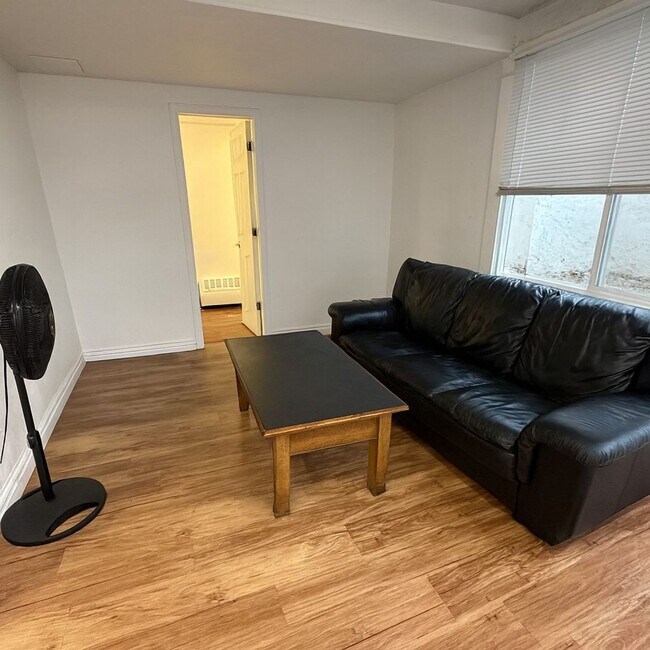 Building Photo - 1105 11th St