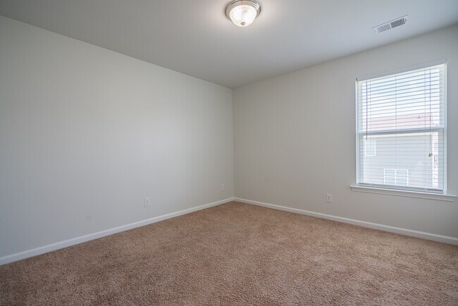 Building Photo - 135 Davila St