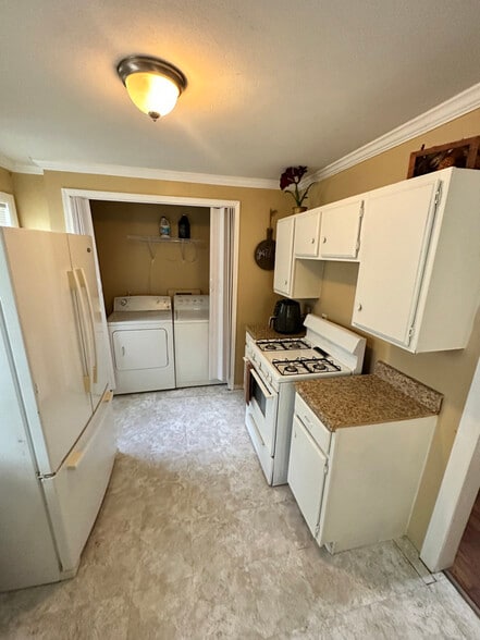 Building Photo - 270 Wildwood Ct