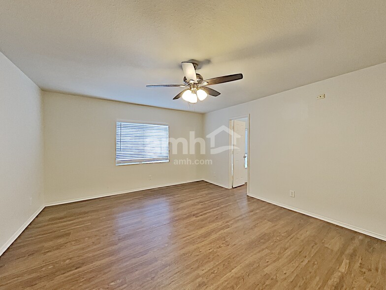 Building Photo - 9715 Woodland Pines
