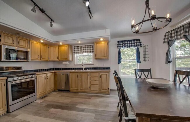 Building Photo - 492 Kimmes Ln