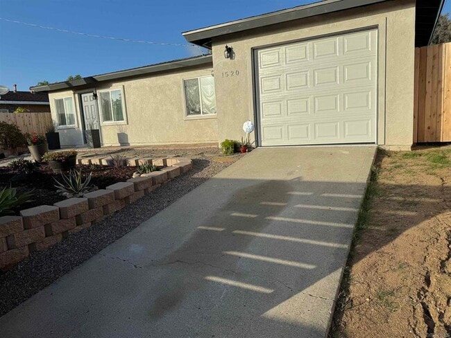 Building Photo - 1520 Loretta St