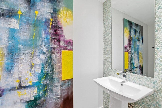 Building Photo - 801 S Miami Ave