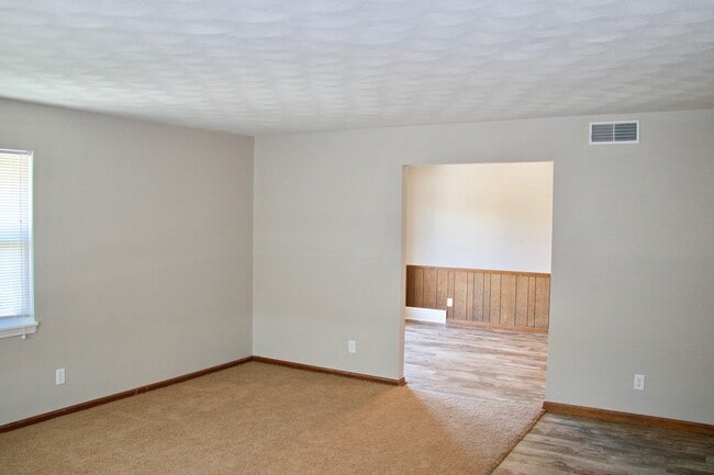 Building Photo - 3408 N Ten Mile Dr