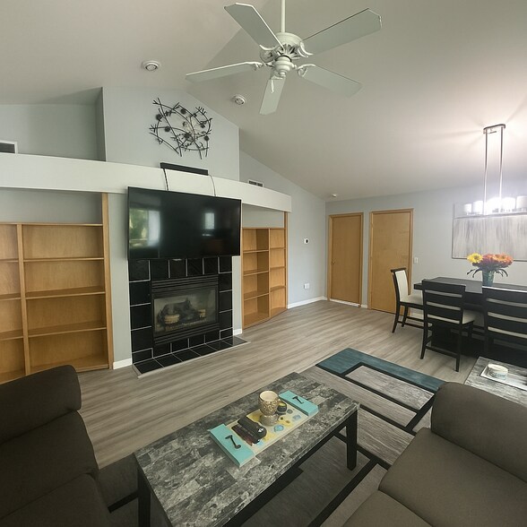Unique open concept - 3510 S Toldt Cir