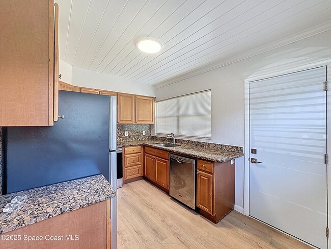 Building Photo - 1500 Highland Ct