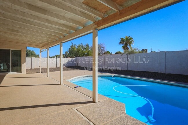 Building Photo - 4239 E San Gabriel Ave