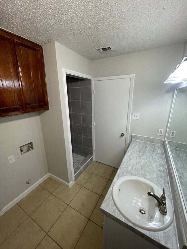 Building Photo - 7036 Crosstimbers Ln