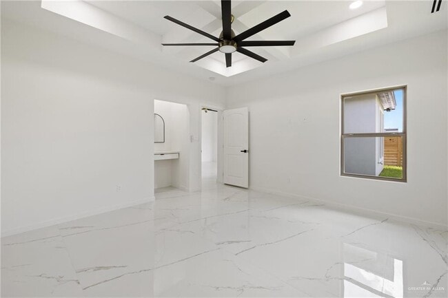 Building Photo - 2613 E Comal Rd
