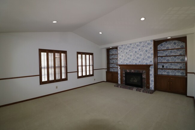 Building Photo - Beautiful home for Lease in Newbury Park!