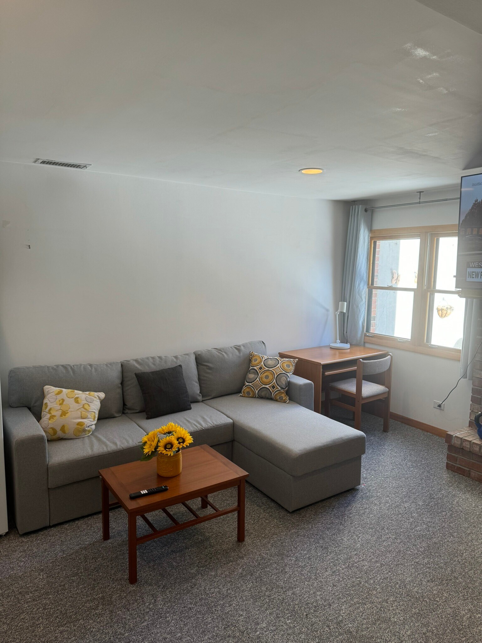 Building Photo - 7S485 Lynn Dr