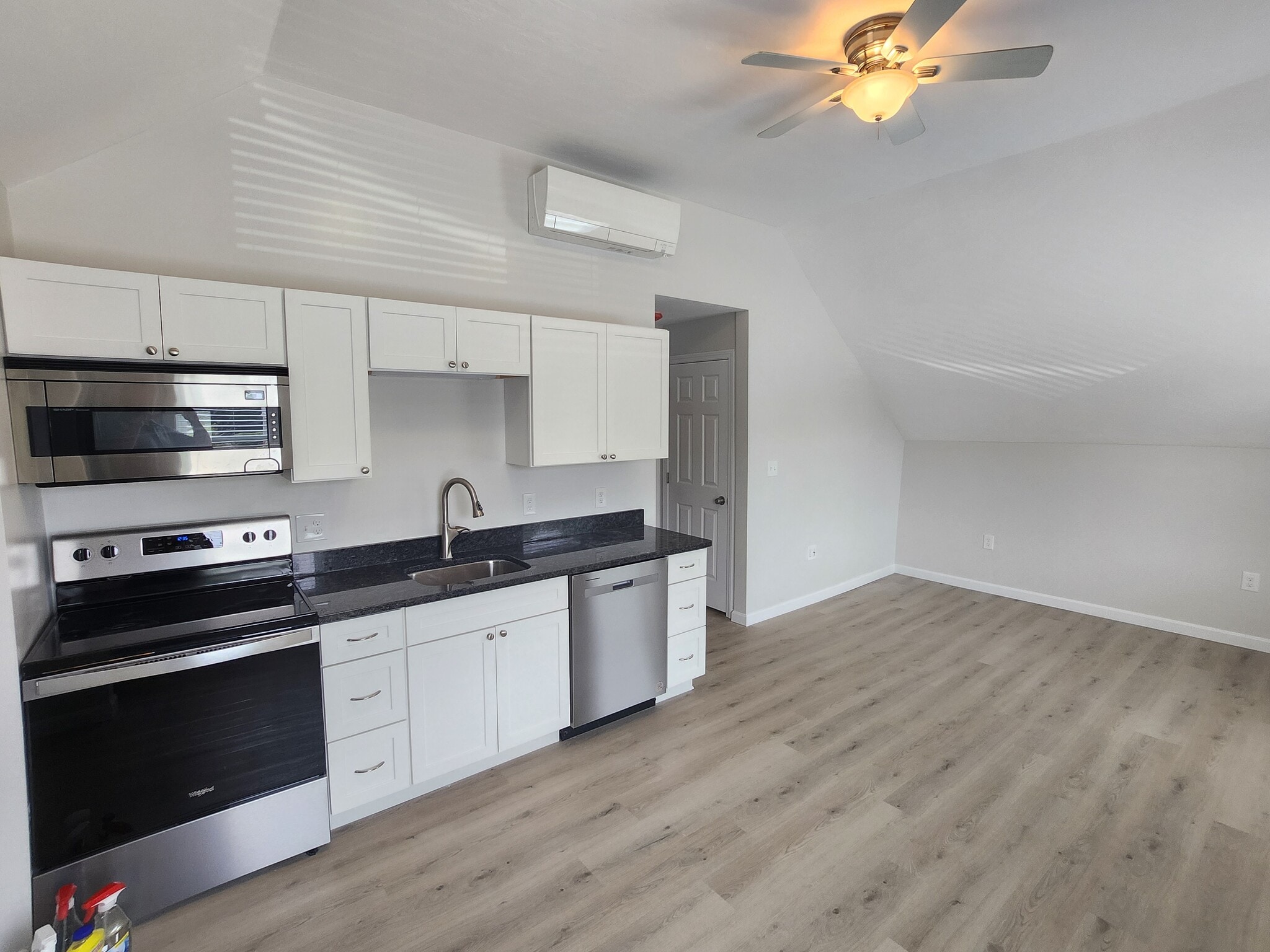 kitchen / livingg room - 14 Oak St