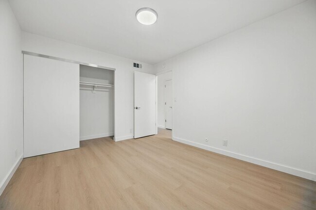 Building Photo - 774 9th Ave