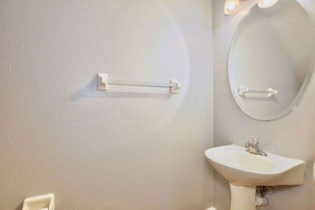 Building Photo - Beautiful 2/2.5 Townhome in the Gated Community of Waterford Villas - East Orlando is Available Now!