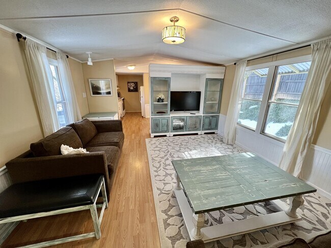 Building Photo - 50 Mandalay Dr