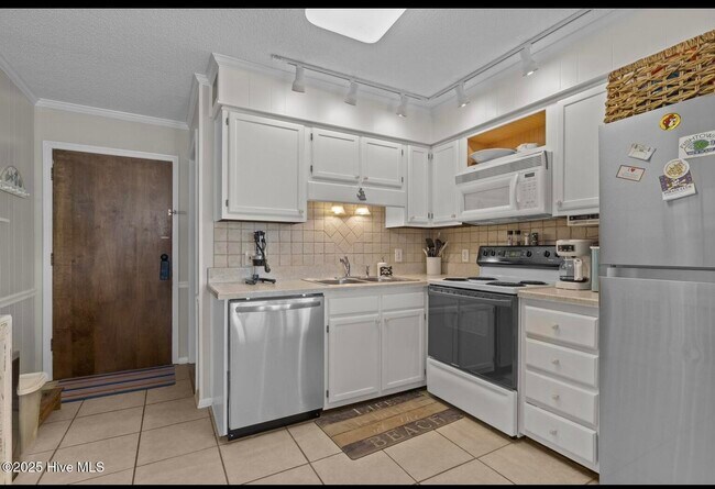 Building Photo - 301 Commerce Way