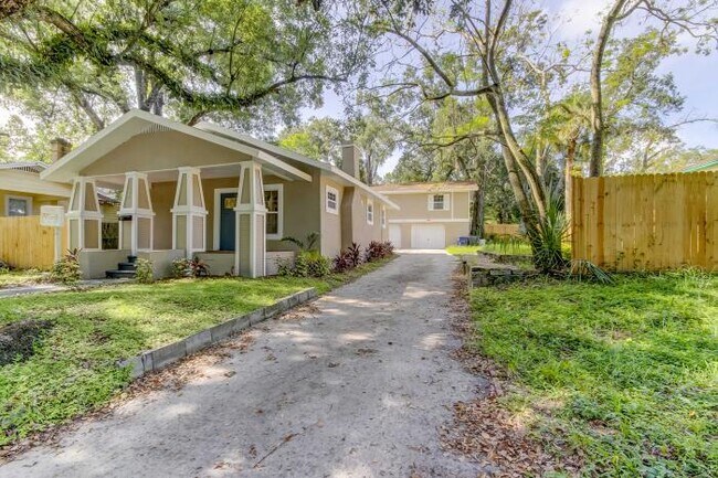 Building Photo - 3 bedroom in Tampa FL 33604