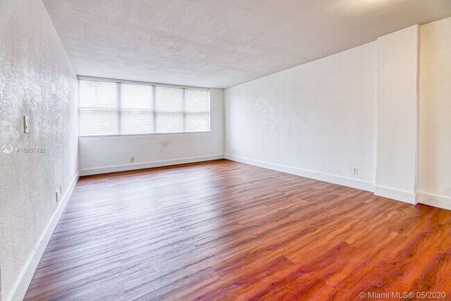 Building Photo - 9001 SW 77th Ave