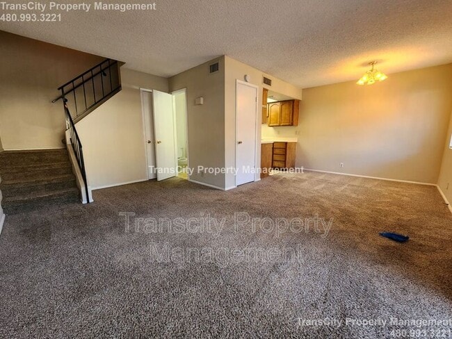 Building Photo - 286 W Palomino Dr