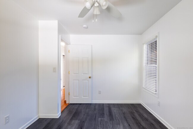 Building Photo - 107 Waverly Ave