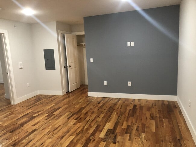 Building Photo - 134-142 Sussex Ave