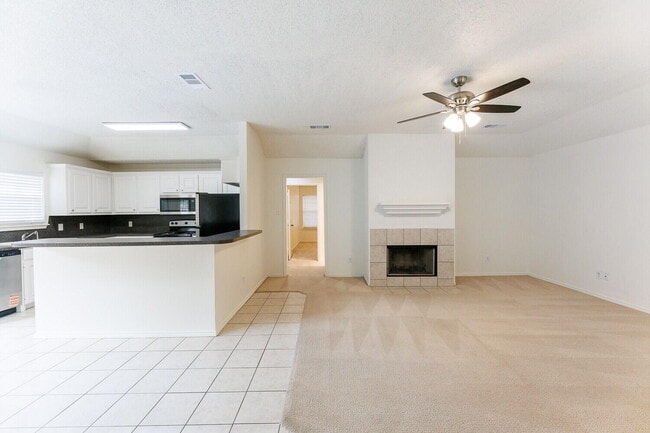 Building Photo - 10104 Englewood Ave