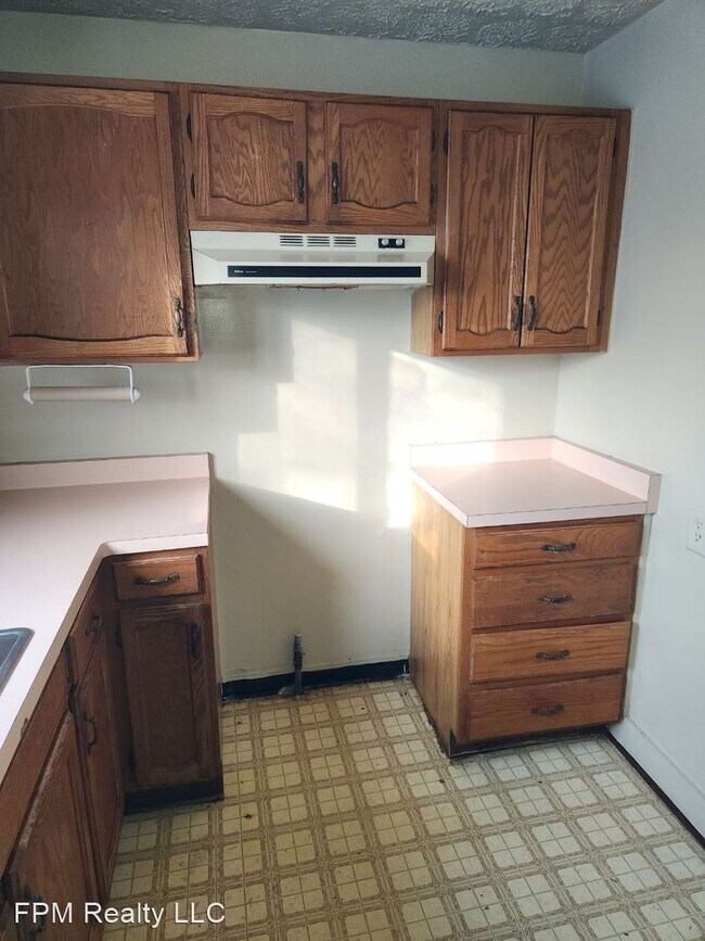 Building Photo - 4 br, 1 bath House - 73 Villa Street 1